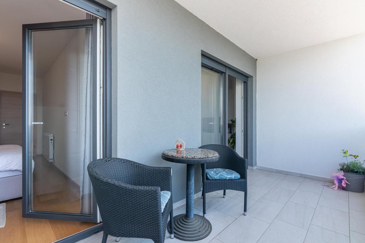 Apartment With Balcony Ocean Paradise كاستاف المظهر الخارجي الصورة